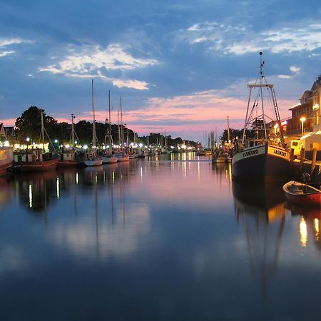 Strandmuschel, Ca 100M Z. Alten Strom Rostock Dış mekan fotoğraf